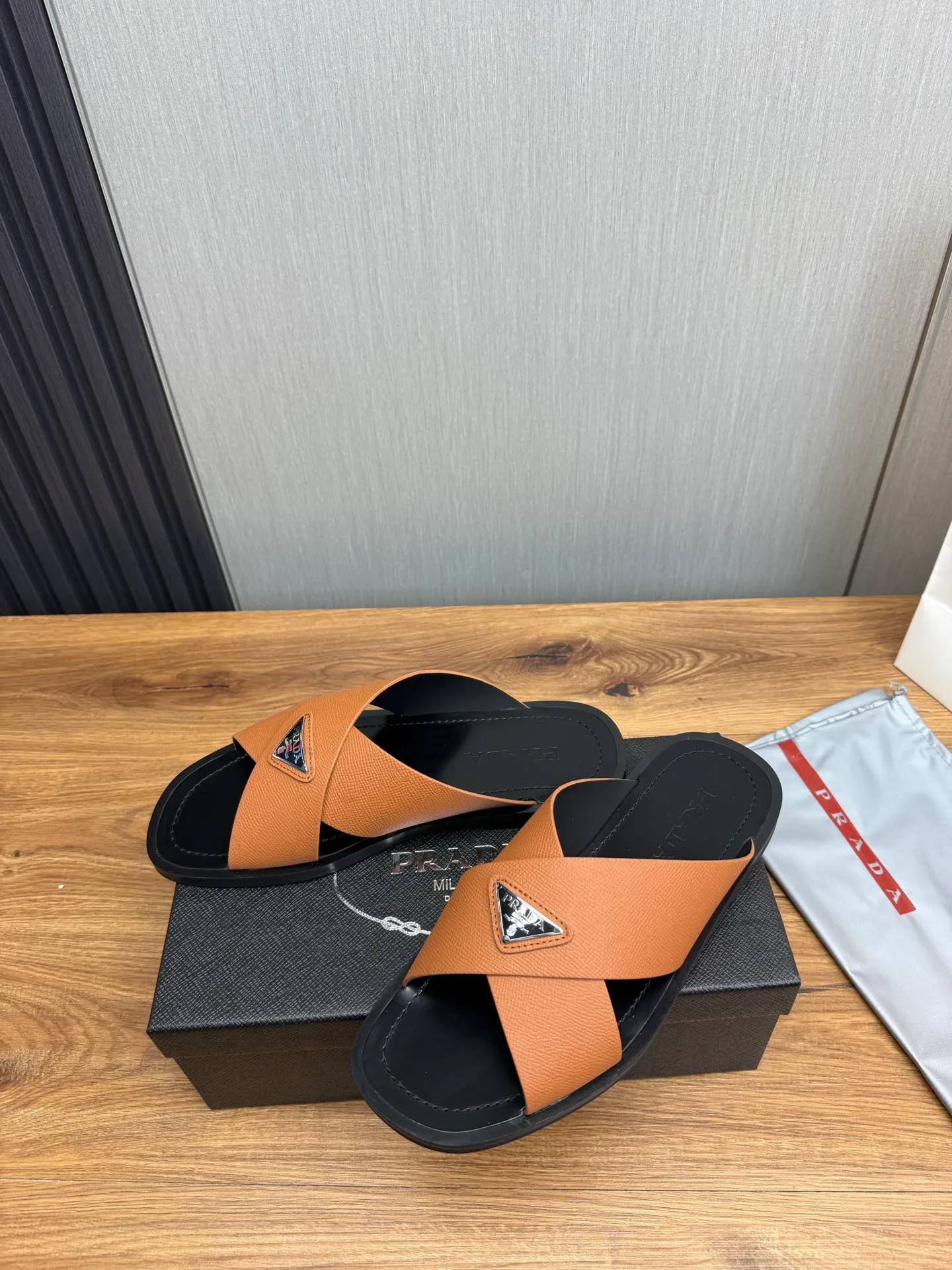 Factory price 340💰 ＰＲＡＤＡPrada - popular men's slippers hot sale 🔥 🩴Official website one to one production 38-45 sizes 45 46 🉑️Customized!
